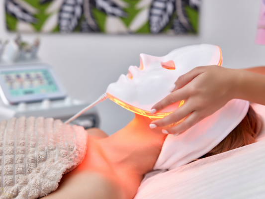 How LED light therapy helps with acne and wrinkles